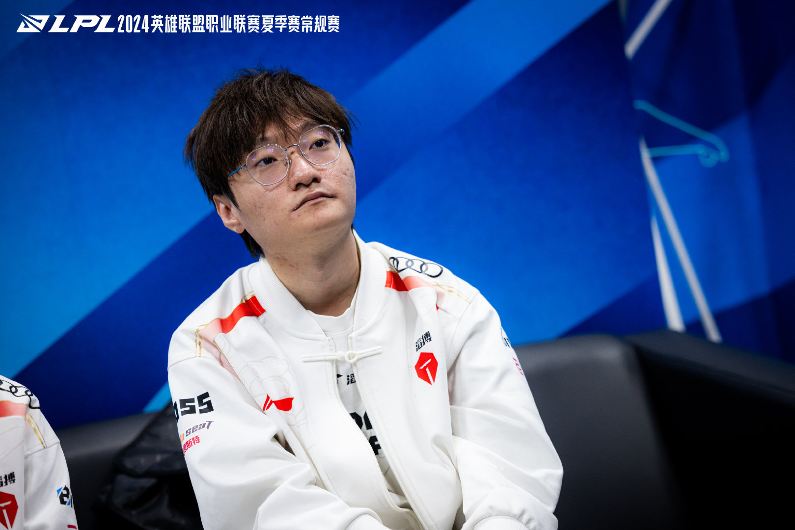 Scout迎来三赛季高光表现，FPX球迷沸腾！